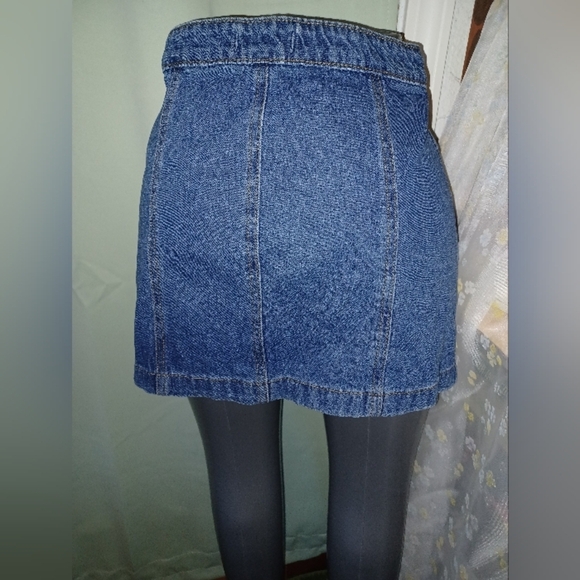 A Forever 21 Zip-up Front Denim Jean Mini Skirt - Picture 4 of 6